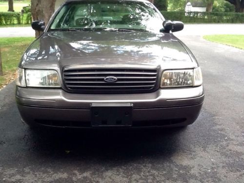2000 ford crown vic police