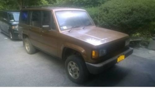 1988 isuzu trooper like new. i put no reserve amounts