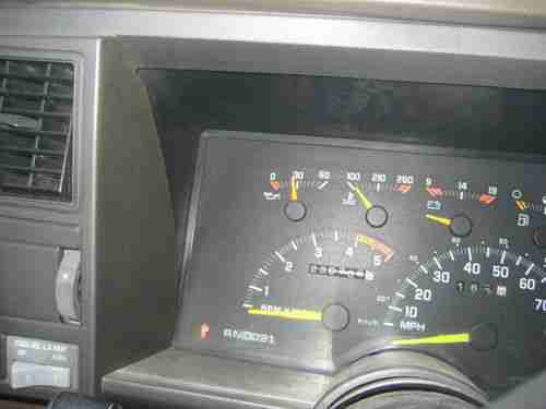 1993 Suburban 4x4, image 13