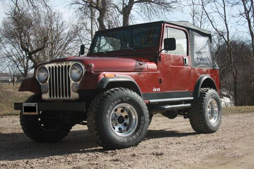 1984 cj7 cj-7jeep newer engine, fuel injection, rhino lined, soft top