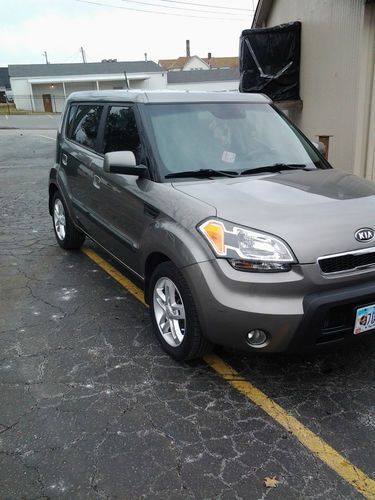 2010 kia soul plus hatchback 4-door 2.0l