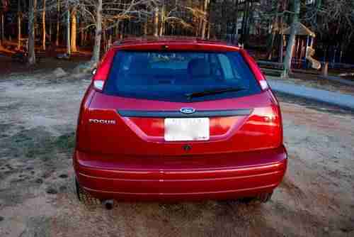 2005 Ford Focus ZX3 Hatchback 3-Door 2.0L, image 2