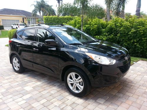 2011 hyundai tucson gls sport utility 4-door 2.4l - black with 14,400 miles