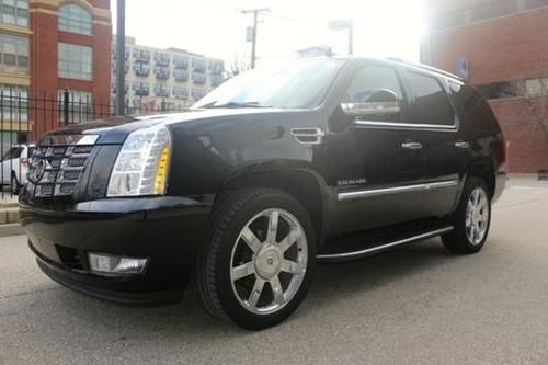 Like new, non smoker, fully loaded - 2010 cadillac escalade awd luxury