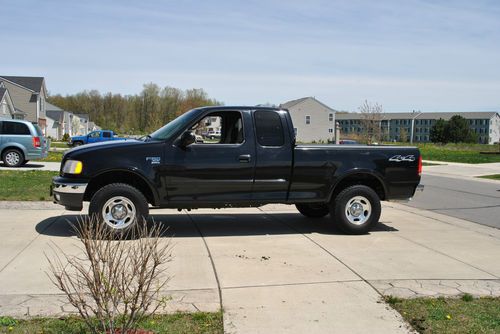 2001 ford f150 4 x 4 extended cab pickup truck 5.4 triton v8 only 84.580 miles!