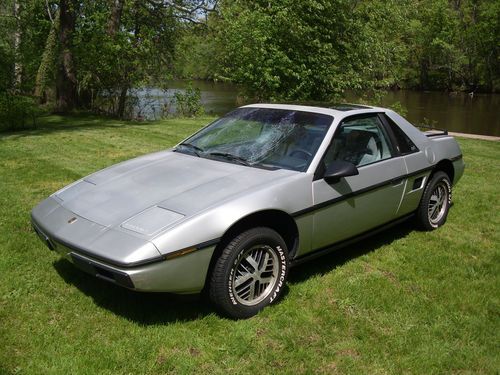 1984 pontiac fiero se coupe 2-door 2.5l