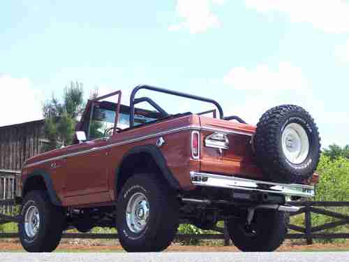 Gorgeous High Quality Fully Restored Classic 1969 Bronco 4WD Ready to Show 'N Go, image 3