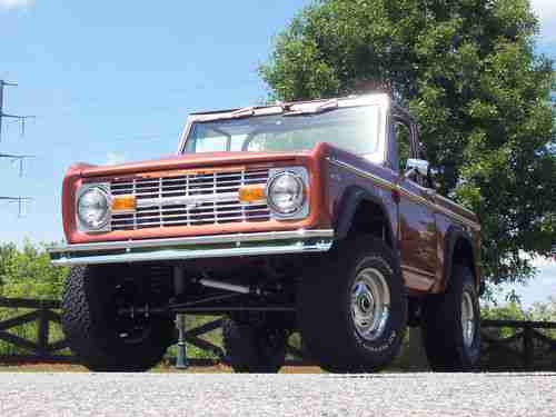 Gorgeous High Quality Fully Restored Classic 1969 Bronco 4WD Ready to Show 'N Go, image 6