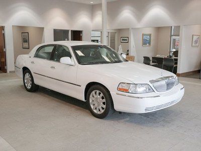 2011 lincoln town car limited  lincoln certified  leather