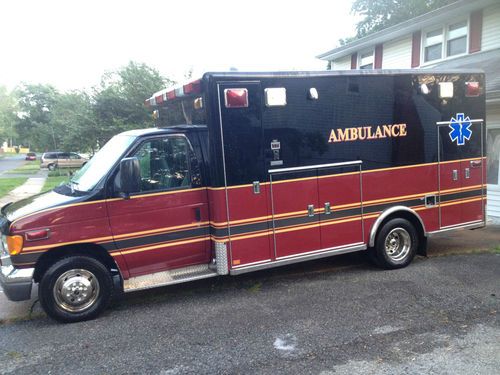 2004 ford e450 horton 553 ambulance 6.0l -1 owner great shape. comes w stretcher