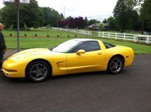Beautiful 2000 chevrolet corvette with glass t top-millenium yellow- striking