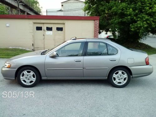 2001 Nissan Altima GLE Sedan 4-Door 2.4L, image 4