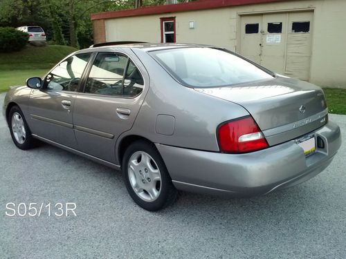 2001 Nissan Altima GLE Sedan 4-Door 2.4L, image 5