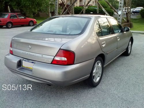2001 Nissan Altima GLE Sedan 4-Door 2.4L, image 7
