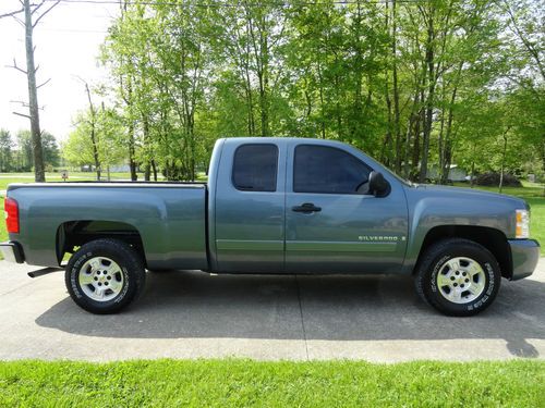 2008 chevrolet extended cab pickup 4 x 4