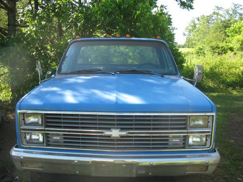 1984 chevy truck 4x4 locking front hub cab and chassie 454ci high rise holley