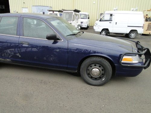 2008 Ford Crown Victoria Police Interceptor - Retired Police Vehicle, image 3