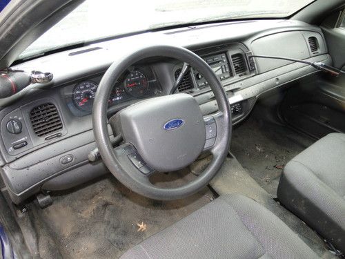 2008 Ford Crown Victoria Police Interceptor - Retired Police Vehicle, image 11