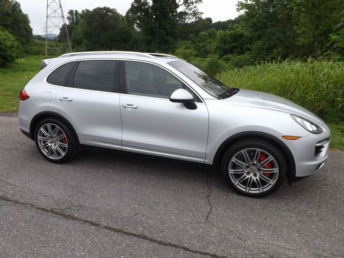 Awesome 2011 cayenne turbo  121000$ msrp  i-owner