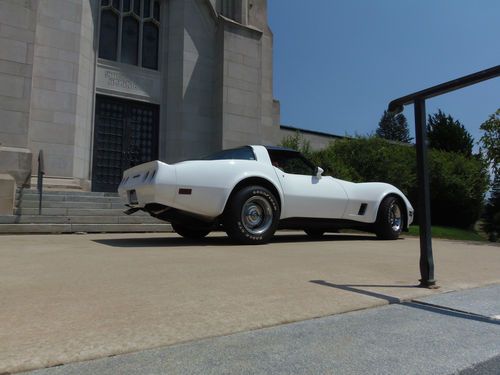 1981 Chevrolet Corvette Base Coupe 2-Door 5.7L, image 2