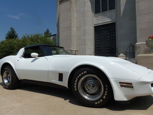 1981 Chevrolet Corvette Base Coupe 2-Door 5.7L, image 3