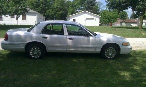 2003 ford crown victoria police interceptor sedan 4-door 4.6l....gas