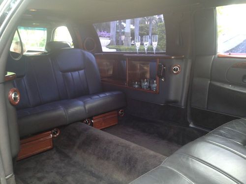 1998 Lincoln Town Car Executive Limousine 4-Door 4.6L, 82K miles - NO RESERVE, image 5
