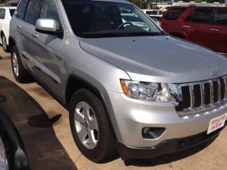 2011 jeep grand cherokee silver 5.7hemi upgraded loredo ,pano roof backup camera