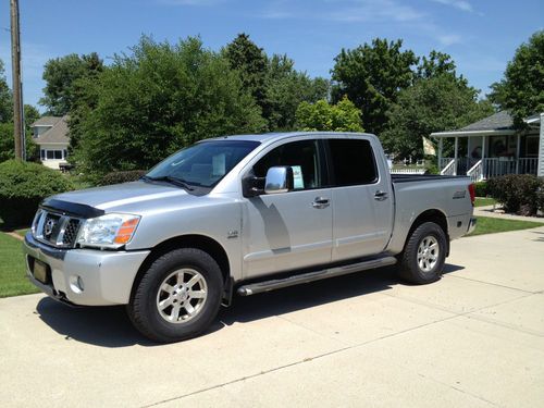 2004 nissan titan le crew cab pickup 4-door 5.6l