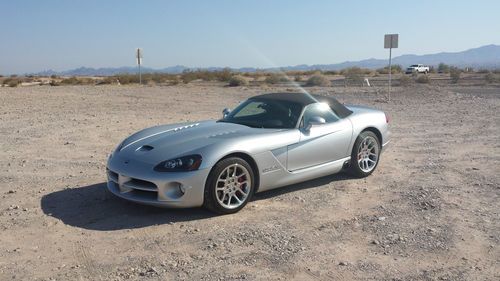 2004 dodge viper srt-10 convertible 2-door 8.3l