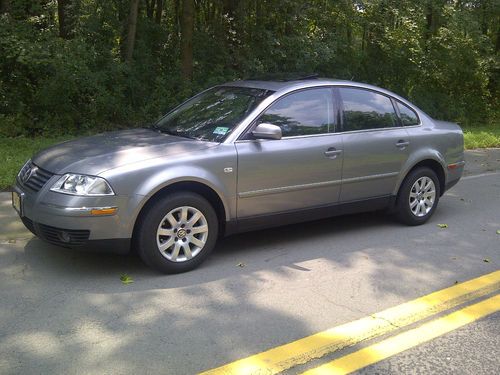 2002 volkswagen passat gls sedan 4-door 1.8l, auto, heated seats, showroom, nr!