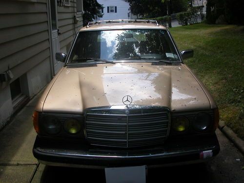 Mercedes Benz 300TD Wagon, vintage 1985, gold, image 2