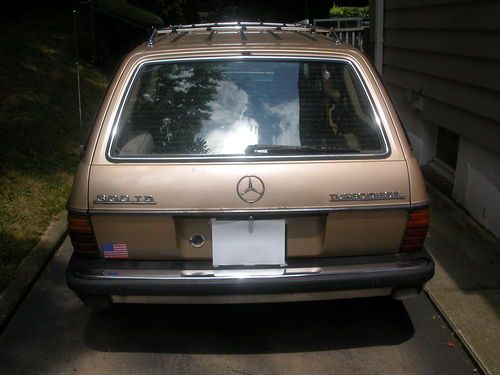 Mercedes Benz 300TD Wagon, vintage 1985, gold, image 3