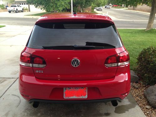 2011 volkswagen gti base hatchback 2-door 2.0l