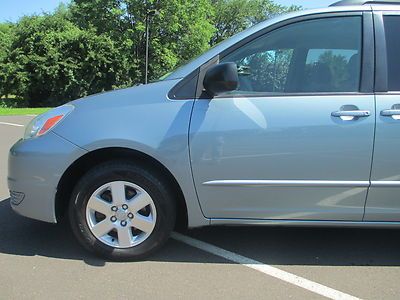 2005 TOYOTA SIENNA LE ONE OWNER NO ACCIDENTS 7 PASSENGER RIMS NO RESERVE, image 6