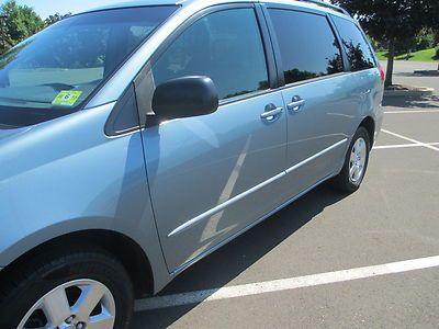 2005 TOYOTA SIENNA LE ONE OWNER NO ACCIDENTS 7 PASSENGER RIMS NO RESERVE, image 8