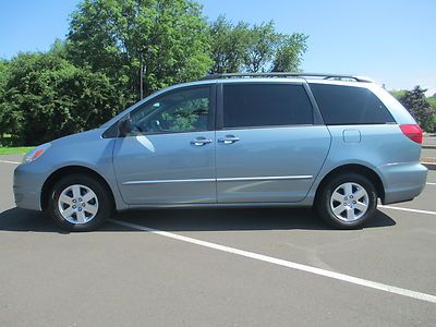 2005 TOYOTA SIENNA LE ONE OWNER NO ACCIDENTS 7 PASSENGER RIMS NO RESERVE, image 9