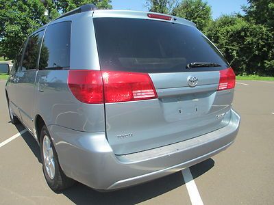 2005 TOYOTA SIENNA LE ONE OWNER NO ACCIDENTS 7 PASSENGER RIMS NO RESERVE, image 10