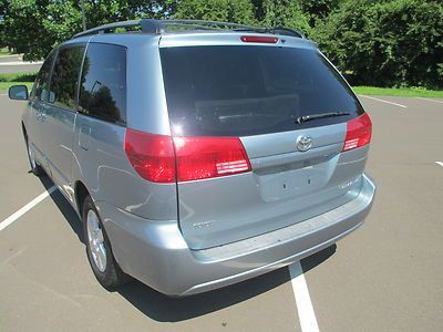 2005 TOYOTA SIENNA LE ONE OWNER NO ACCIDENTS 7 PASSENGER RIMS NO RESERVE, image 11