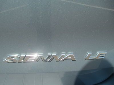 2005 TOYOTA SIENNA LE ONE OWNER NO ACCIDENTS 7 PASSENGER RIMS NO RESERVE, image 26