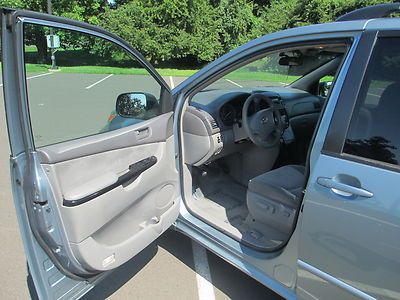 2005 TOYOTA SIENNA LE ONE OWNER NO ACCIDENTS 7 PASSENGER RIMS NO RESERVE, image 27