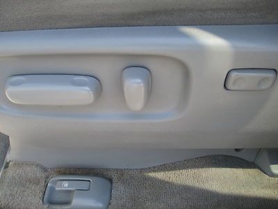 2005 TOYOTA SIENNA LE ONE OWNER NO ACCIDENTS 7 PASSENGER RIMS NO RESERVE, image 30