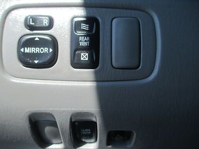 2005 TOYOTA SIENNA LE ONE OWNER NO ACCIDENTS 7 PASSENGER RIMS NO RESERVE, image 32