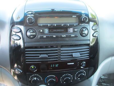 2005 TOYOTA SIENNA LE ONE OWNER NO ACCIDENTS 7 PASSENGER RIMS NO RESERVE, image 38