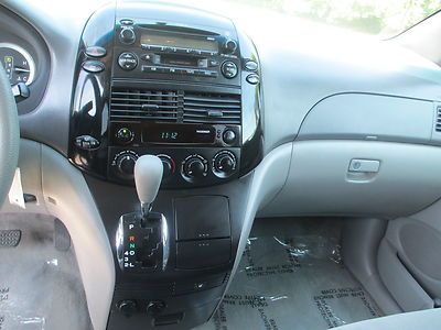 2005 TOYOTA SIENNA LE ONE OWNER NO ACCIDENTS 7 PASSENGER RIMS NO RESERVE, image 41