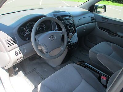 2005 TOYOTA SIENNA LE ONE OWNER NO ACCIDENTS 7 PASSENGER RIMS NO RESERVE, image 44
