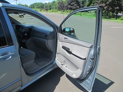 2005 TOYOTA SIENNA LE ONE OWNER NO ACCIDENTS 7 PASSENGER RIMS NO RESERVE, image 61