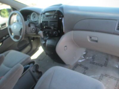 2005 TOYOTA SIENNA LE ONE OWNER NO ACCIDENTS 7 PASSENGER RIMS NO RESERVE, image 68