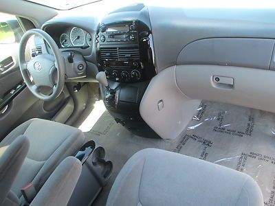 2005 TOYOTA SIENNA LE ONE OWNER NO ACCIDENTS 7 PASSENGER RIMS NO RESERVE, image 76