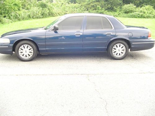 2003 Ford Crown Victoria LX Sedan 4-Door 4.6L, image 3